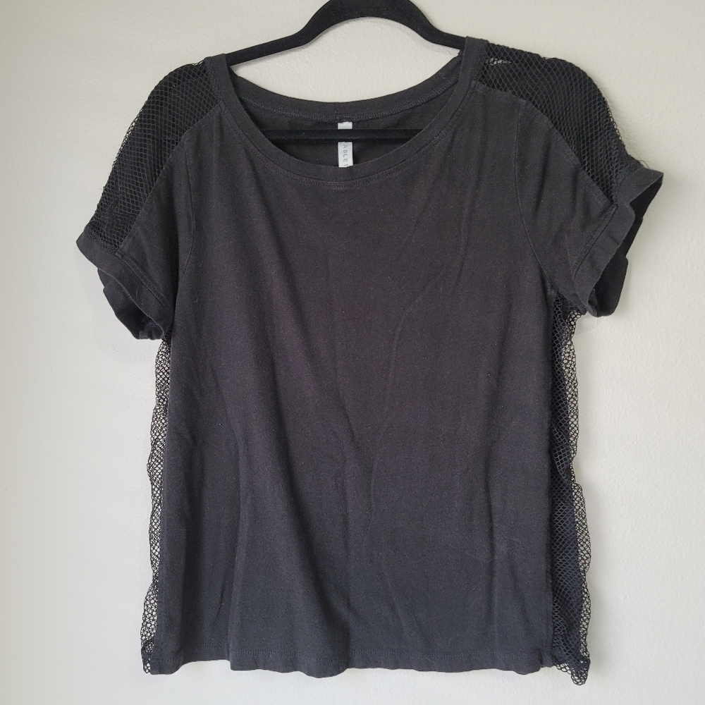 Fabletics mesh shoulder and side panel tee